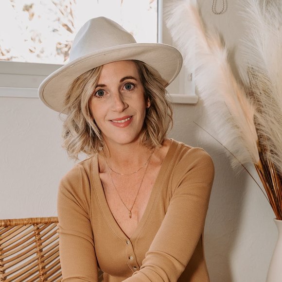 Meet your Posher, Claire - Picture 1 of 1